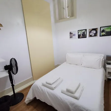 Our Little Spot In Chiado Гостевой дом Лиссабон