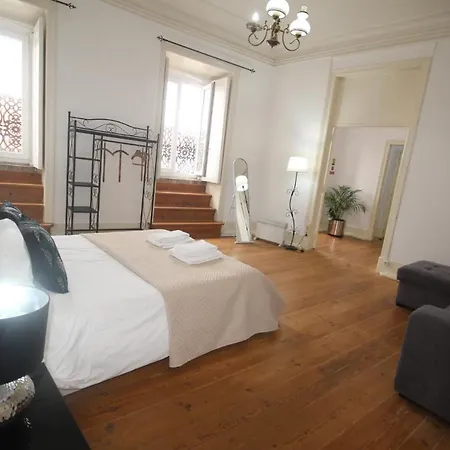 Our Little Spot In Chiado Гостевой дом